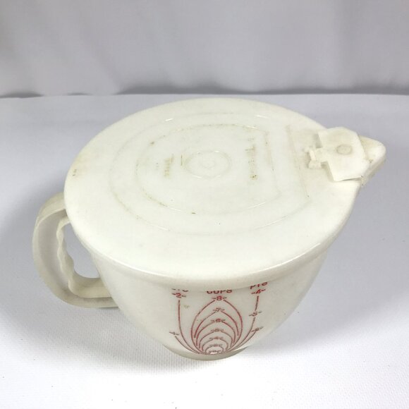 Vintage Tupperware Measuring Cup with Lid - Picture 2 of 10